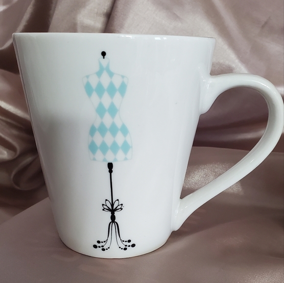 ☕️ CHIC MUG SET X 4 ~ Mannequin design mugs...so cute! Like New Condition! - Picture 2 of 6